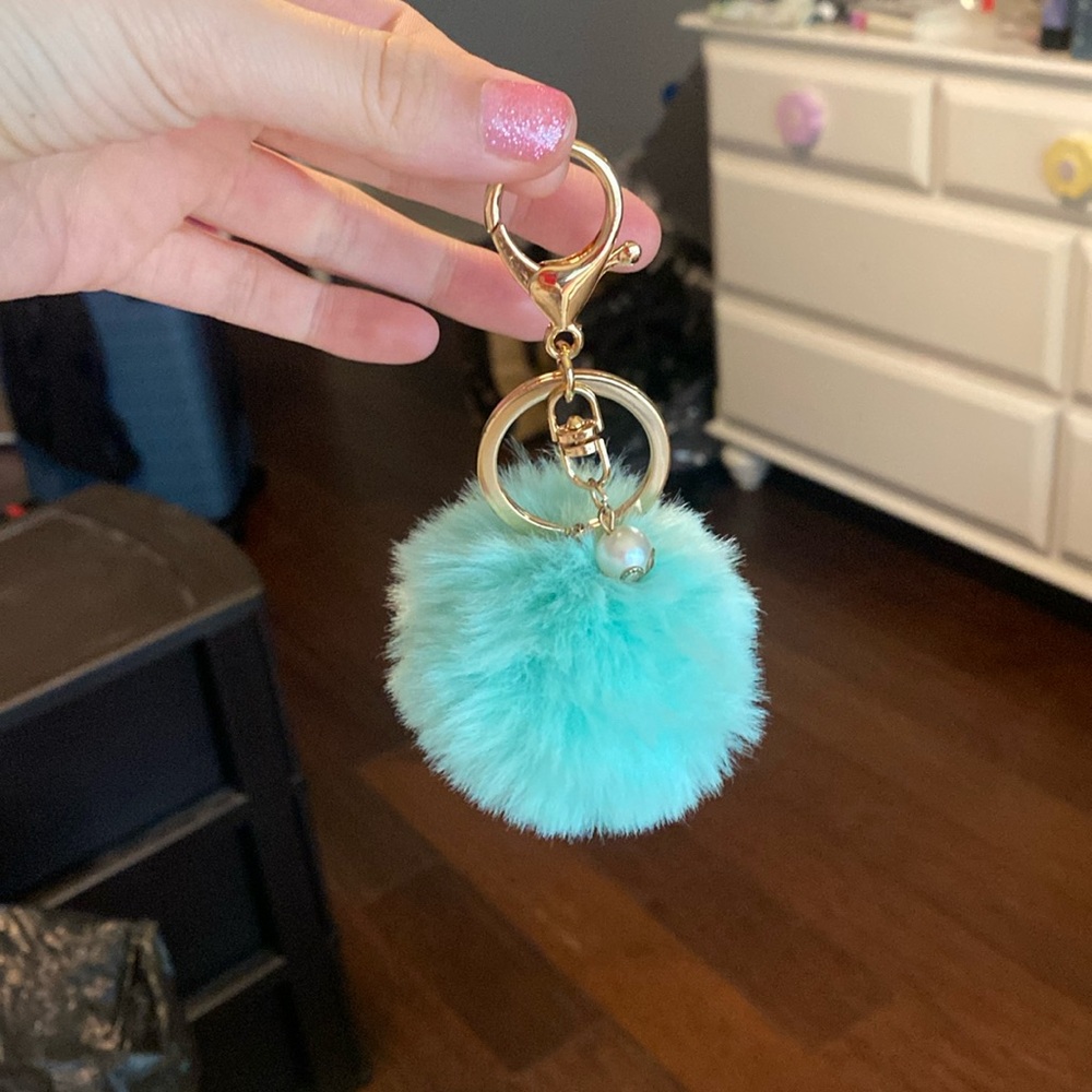 Keychain Fuzzy Ball Attachment